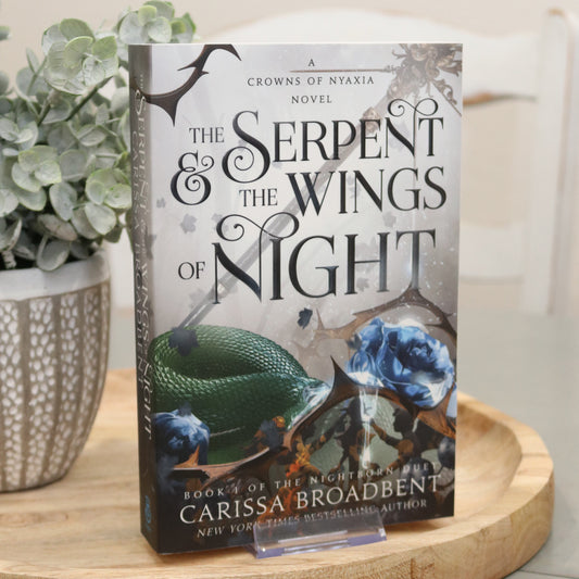 The Serpent & The Wings of Night: Crowns of Nyaxia #1